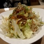 岡田酒店 - キャベツとツナのサラダ