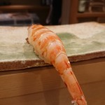 東麻布 天本 - 別角度の車海老