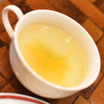 貴苑 - 日替わりメニュー（８１０円）のスープ