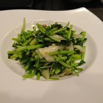 SEN YO - 豆苗の強火炒め ガーリック風味