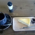 音楽教室と喫茶 箱 - 料理写真:ハンドドリップコーヒーとチーズケーキ