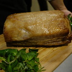 レストラン トヨ トーキョー - 走る豚