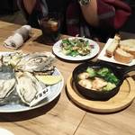 Oyster house Kai - 生ハムと温玉野菜シーザーサラダとアヒージョ&バケット
      (2018.2月)