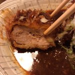 嬉しや - 上みそかつヒレの断面です。2センチ近くあって分厚いですし、柔らかいです。