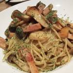 Oyster house Kai - キノコとベーコンのペペロンチーノ
      (2018.2月)