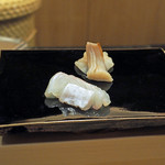 日本橋蛎殻町 すぎた - 【ツマミ】ミル貝は岡山のもの、鮃は千葉の東京湾、安房勝山のもの