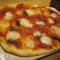 オービカ モッツァレラバー 横浜店 - ピッツァクラシカ