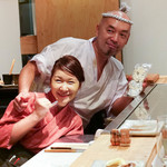 鳥しき - ひょうきんな大将と女将さん