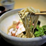 つきじ 文化人 - 文化人ならでは、細身のそば