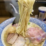 煮干しつけ麺 宮元 - 限定の「ひいらぎ煮干しの中濃中華そば」(830円)＋「特製トッピング」(200円)