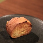 modest - 桜の風味のパン