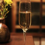 modest - ペアリング1杯めはスパークリング