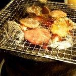 炭火焼肉屋台 たじま屋 - 焼きます