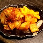 炭火焼肉屋台 たじま屋 - キムチの盛り合わせ