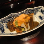 蒸し鮑　肝のソース　アスパラと雲丹