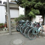 きくや - 多摩湖BIANCHIお花見ポタで狭山公園に集合♪
お昼はそれぞれお好きなようにでラーメン食べに行く人、うどん食べに行く人と分かれ私達はうどんに☆彡
お店に着いて奥に自転車を停め、中に入ると私達で満席。