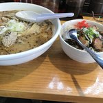 だるま亭 - 味噌ホルモンラーメンとセットのミニチャーシュー丼