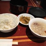 個室中華 頤和園 - フカヒレ定食のご飯、玉子スープ、ザーサイ