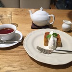 Afternoon Tea TEAROOM - アップルパイ 700円