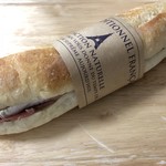 パネ・ポルチーニ - 生ハムとブリーチーズのフィセル367円