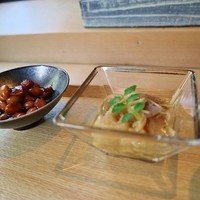 鮨 麻生 平尾山荘 - 冷えた切り干し＆イカと大豆の煮物