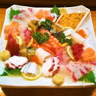 We also offer delivery of nigiri and sashimi. Depending on your budget.