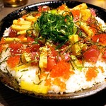 和食個室居酒屋 詠月 - 唯一、彩りは許せたメニューだけど、おいしくない。まぐろ、、、、新鮮でない。海苔の色もみてよ、、、これ。。。。