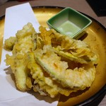 和食個室居酒屋 詠月 - 色味がない天ぷら。ここまでセンスがない天ぷらを出されたのは数年ぶりだ！