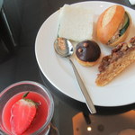 The Executive Lounge  Hilton - 我々のお皿１