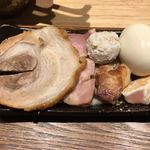 中華蕎麦 とみ田 - 「特製全部トッピング」750円