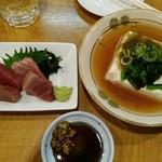 花・華 - 本マグロ造り300円と湯どうふ150円