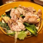 立飲・ビストロシン サンテ - 鶏肉のソテー。
      鶏肉の甘みが広がります。