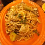 立飲・ビストロシン サンテ - 牡蠣のパスタ。
      さっぱりとしたトマト味。