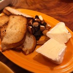 立飲・ビストロシン サンテ - チーズ。
      定番。