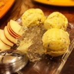 立飲・ビストロシン サンテ - ゴルゴンゾーラのアイス。
      これがめっちゃ美味しかった〜