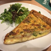 西洋料理 Jules - サーモンとブロッコリーのキッシュ
