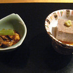 【先付け】荏胡麻豆腐　山葵　　長芋　梅味噌和え
