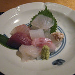 泉岳寺門前 紋屋 - 【造り】季節の魚介盛り合わせ　あしらい一式