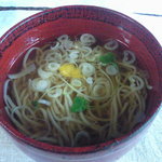 街道そばたからい - すっきりとしたお出汁の暖かいお蕎麦～ゆずの香りがまた美味しい♪