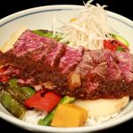 御二九と八さい はちべー - 20180409季節野菜と近江牛ハラミ丼・別アングル