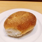 ラ キュイジーヌ ド カワムラ - 自家製パン様