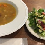 チョイガブ - ランチのスープとサラダ