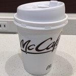 マクドナルド - ホットコーヒー¥100。
カウンターにはコンセントあり。