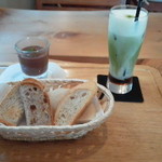 アルクトゥルス - パンと豆乳抹茶？