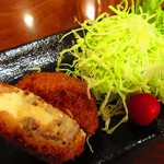 田舎や - メンチカツはチーズ入り