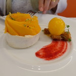 ビストロ ダイア - 絶品デザート、宮崎マンゴーのパブロヴァとソルベ