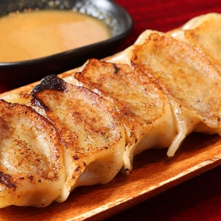 [Exquisite] Full of whole grains! Handmade Gyoza / Dumpling from the skin are the highlight of Agarico! !