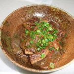 ラーメン・トンチャンあきら - 牛スジ煮込みです。