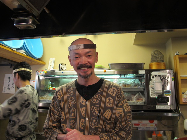 かわ屋 - このお方が,とり皮名人です!