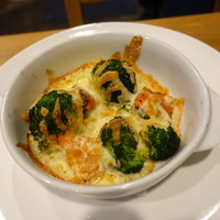ブルーキッチン 堺筋本町店 - ブロッコリーとサーモンのチーズ焼き